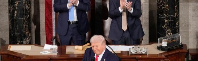 Zlatni hokejaši, patriotizam, priprema za izbore: Ključne poruke Trampovog istorijskog govora pred Kongresom