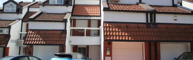 Supruga našeg pevača objavila slike iz vile od 500.000 evra: Evo u kakvom luksuzu par živi sa decom