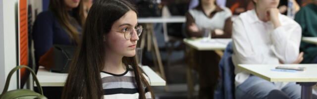 ISKRA je učenica Matematičke gimnazije i postala je deo tima za izradu mini-satelita u Indiji