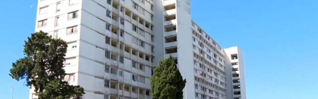 MAJKA SA TROJE DECE SKOČILA SA 13. SPRATA ZGRADE! Najstarije ima samo 6 godina, iza nje ostalo još ČETVORO mališana: Tragedija zavila grad u crno! (VIDEO)