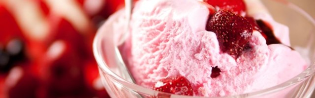 Omiljena ledena poslastica: Napravite sami sladoled od jagode (RECEPT)
