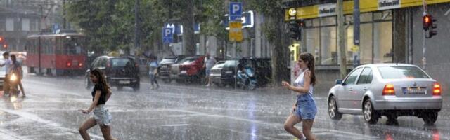 NEVREME SE STUŠTILO NAD BEOGRADOM! Prestonica je večeras ličila na Veneciju! (VIDEO)