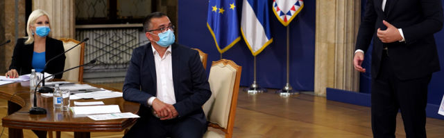 VUČIĆ: Bićemo među prvih 20 koji će da plate vakcinu