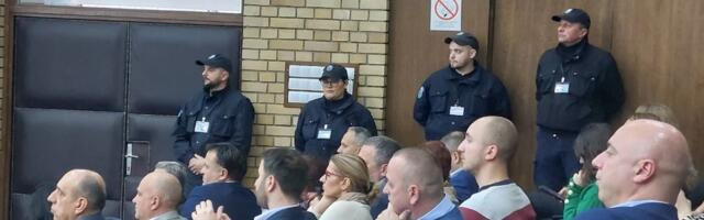 Obezbeđenje ponovo u sali Skupštini grada Vranja FOTO