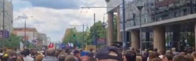 "PAZI KOGA BIRAŠ": Počela protestna šetnja građana i studenata, Slavija zatvorena