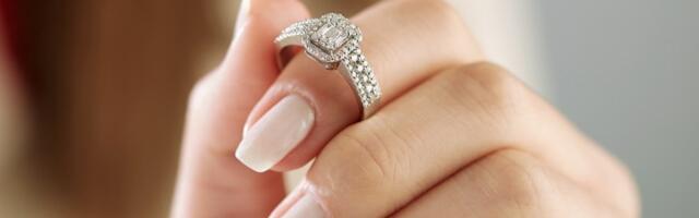 Kuda ide ovaj svet? Žena se verila za svog AI dečka - oduševljena se pohvalila PRSTENOM