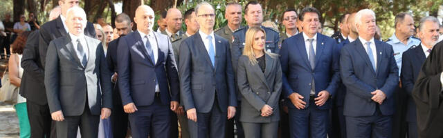 „Da imaju razuma, bežali bi glavom bez obzira iz zemlje“: Macutova ideja o rekonstrukciji Vlade kao „šminkanje političkog mrtvaca“