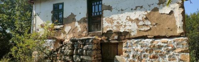 KUĆA ZA SAMO 9.000 EVRA! Oglas zapalio Srbiju: Temelj i krov kao novi, dvorište puno voća, a evo gde se nalazi ovo BLAGO! (FOTO)