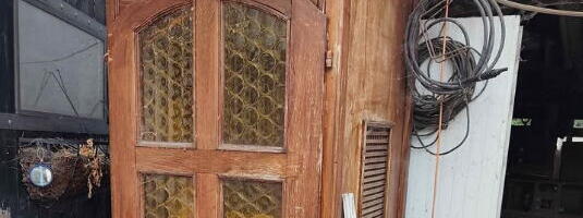 Na Fejsbuku poklanja ispovedaonice kao šupu za alat : "Pogodne su za lopate, vile, grabulje..." (foto)