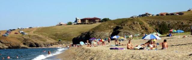 Tragedija na divljoj plaži: Devojčicu (13) progutao živi pesak!