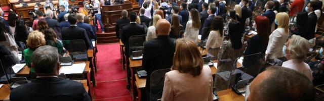 Ljudi na internetu dele snimak u kom se poslanici ne razlikuju od botova, taman za kraj još jednog saziva Skupštine