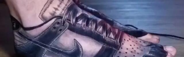 Čovek istetovirao svoj omiljeni par sportskih patika radi uštede novca