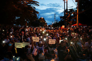 Историјски протести у Тајланду, шта се све замера краљу