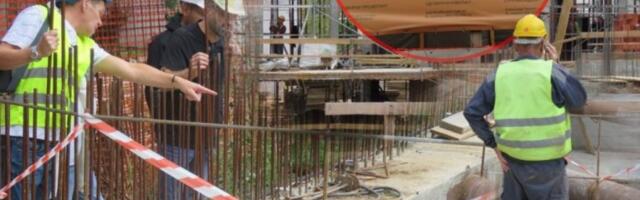 INSPEKCIJA NA GRADILIŠTU U VOJVODE STEPE GDE JE PAO RADNIK! Ispituju sve okolnosti, muškarac prevezen u Urgentni centar! (VIDEO)