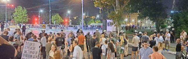 Građani zaustavljeni kod Ćacilenda, na njih letela pirotehnička sredstva