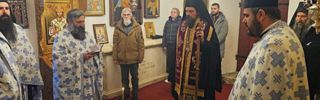 DA SE NIKADA NE ZABORAVI: Vladika Pajsije služio godišnji pomen žrtvama velike tragedije koja je novogodišnju noć na Cetinju pretvorila u noć bola