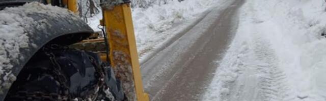 Sedam ekipa na terenu mioničke opštine čisti sneg, elektrosnabdevanje stabilno