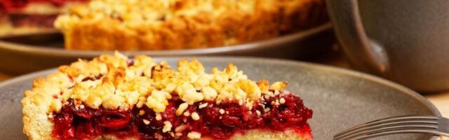 Čupava pita koja se ne mesi: Nadev od višanja upotpunjava ukus - pravi se očas posla