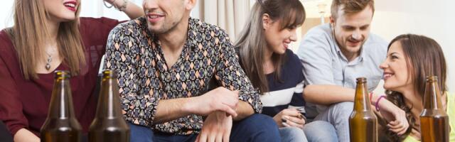 Prezasićena generacija Z kreće u "revoluciju" protiv interneta: Povratak pločama, druženju i cigla telefonima