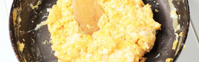 Ako ste mislili da je ovo ispravan način prženja kajgane varate se: Žena otkrila trik i mreže su eksplodirale