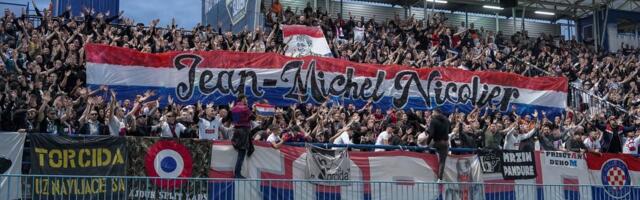 Torcida ponovo poslala poruku Delijama, a onda pevala pesmu u kojoj se pominje Zvezda