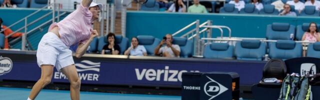 Siner vrlo teško do pobede u meču u kojem je „napucao“ protivnika (VIDEO)