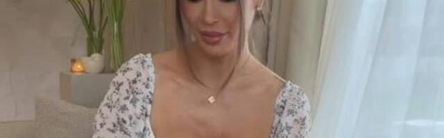 MARO, PA ŠTA TO RADIŠ OVIM LJUDIMA? U provokativnoj haljini dekoriše uskršnja jaja, sve oči uprte u dekolte