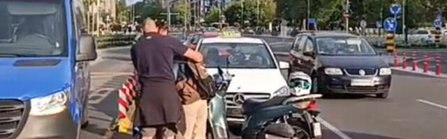 OBORENA DEVOJKA NA TRGU NIKOLE PAŠIĆA! Saobraćajka u centru Beograda: Vozači joj odmah pritekli u pomoć! (FOTO)