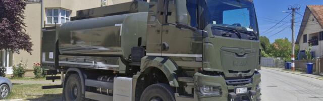 Vojska Srbije pomaže Čačku: Dodatne cisterne i rezervoari na terenu (FOTO)