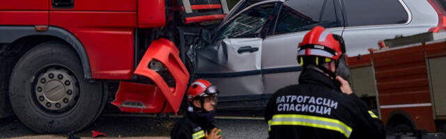 POGINUO MUŠKARAC! Težak sudar kamiona i automobila kod Perleza: IMA I POVREĐENIH!
