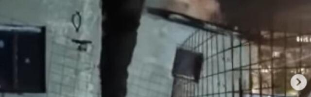 Trenutak kad se deo kuće na Voždovcu urušio (VIDEO)