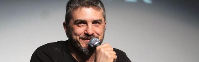 "Ko ne skače, taj je ćaci": Feđa Štukan podržao studente skokom padobranom (FOTO)