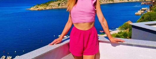(FOTO) LJUDI SU U ČUDU DA JE OVA PEVAČICA NEKAD BILA MUŠKO - Evo kako je izgledala kao jači pol: "Ljudi me gledaju na ulici, to nije lak život"