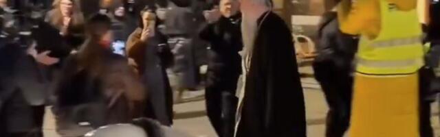 OD SVEČANOSTI DO SRAMOTE! BLOKADERSKI UDAR NA CRKVENE VELIKODOSTOJNIKE ZASENIO JUBILEJ: Kad se mitropolit dočekuje zviždukom, a kultura uvredom