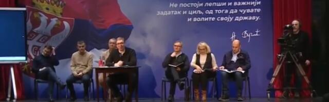 Вучић са грађанима Кладова: Најбоље ми је овде код нас, само сам ту код куће