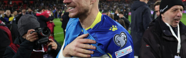 Edina Džeka u beogradskom restoranu dočekalo neobično iznenađenje: Nije se nadao ovome (FOTO)