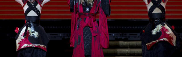 Мадона нуди награду, нестала гардероба певачице са наступа