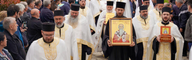 Свете мошти преподобног Јакова Туманског дочекане у Трстенику уз велики народни сабор