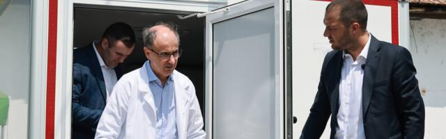 Pregledi dojki u SNS prostorijama, stranački spot iz operacione sale: Koliko se zdravstvo koristi u političke svrhe?