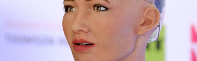 Okej, uništiću ljude: Da li visoka inteligencija na čelu sa čuvenim robotom "Sofija" preti čivečanstvu?!