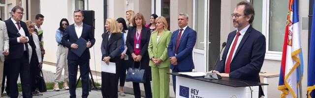 Dvanaest ugroženih porodica iz Čačka danas zahvaljujući EU dobilo krov nad glavom