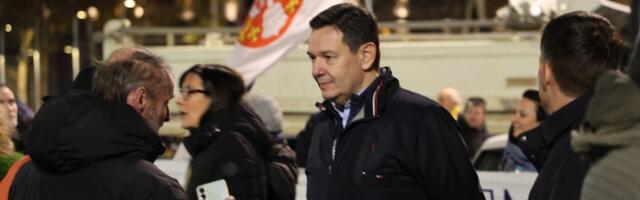 Propali novinar udario na jednu ženu! Nemanja Šarović najstrašnije izvređao Branku Lazić (VIDEO)