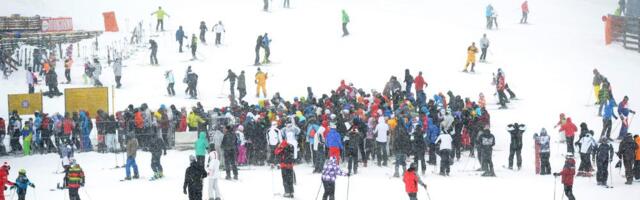 Zimska sezona na srpskim planinama: Evo kako pripremiti decu za skijanje