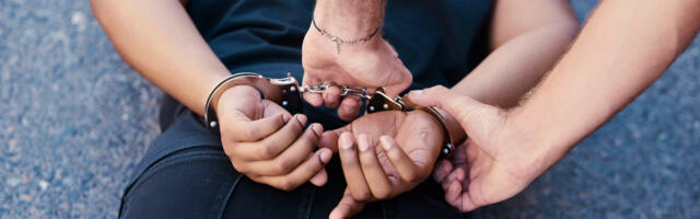 PRETUKAO SESTRU, PA NAPAO I OCA Uhapšen mladić u Grabovcu