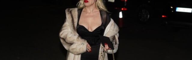 Kućni video zapalio internet - Pevačica bacila odeću sa sebe: Ovakvu je ne poznajete (VIDEO)