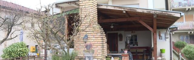 RODNA KUĆA VOJINA ĆETKOVIĆA U KRUŠEVCU ima dva sprata, veliko dvorište i letnjikovac: Komšije iz prve ruke otkrile: "Dolazi sve češće otkako mu je otac preminuo"