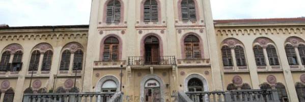 PREDSEDNIK VUČIĆ PRE PET DANA OBEĆAO, DANAS SE VEĆ ISPUNJAVA! Adrijana Mesarović potpisala ugovor za rekonstrukciju Starog zdanja u Aranđelovcu