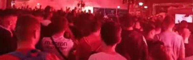 Crveno-bela fešta na ulicama Beograda: Navijači Zvezde okupirali centar grada, uz baklje i vatromet proslavili novu titulu /VIDEO/