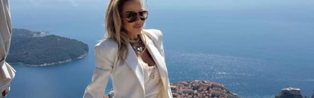 "PUKLA SAM I REKLA DA JE DOSTA" Pevačica presekla, radila je to 25 godina, sad više ne želi: Mnoge ostavila bez teksta zbog čvrste odluke