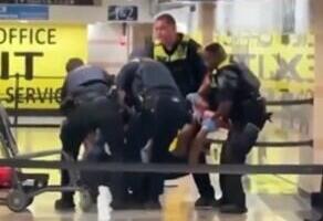 HOROR U NJUJORKU: Pomahnitali napadač nožem ubadao ljude na prepunoj stanici, šestoro ranjeno! (VIDEO)
